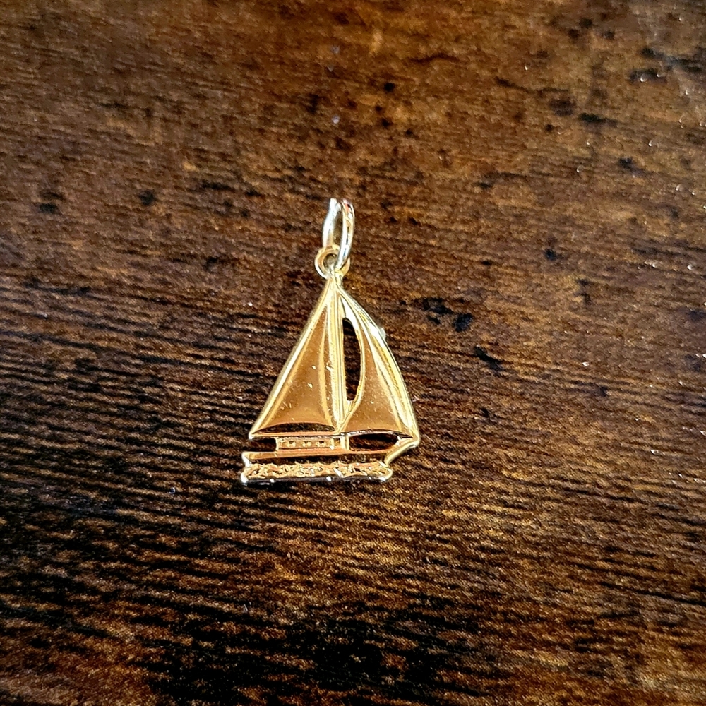 Yellow Gold Sailboat Pendant
